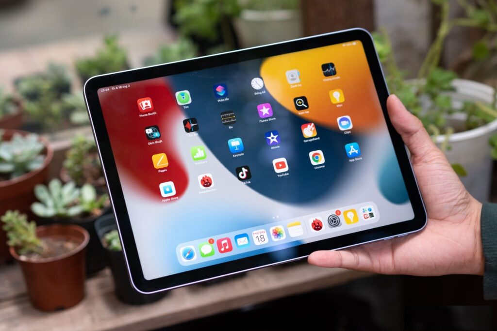 Cầm Máy Tính Bảng